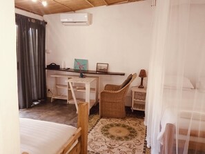Deluxe Bungalow, 1 King Bed, Balcony, Pool View - Gamboozini Lodge (Ponta d'Ouro)