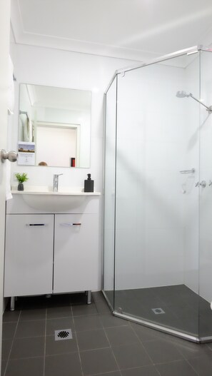 Individually decorated, iron/ironing board, free WiFi, bed sheets