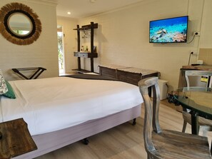 Minibar, individually decorated, iron/ironing board, free WiFi - Vacy Hunter Valley Lodge (Vacy)