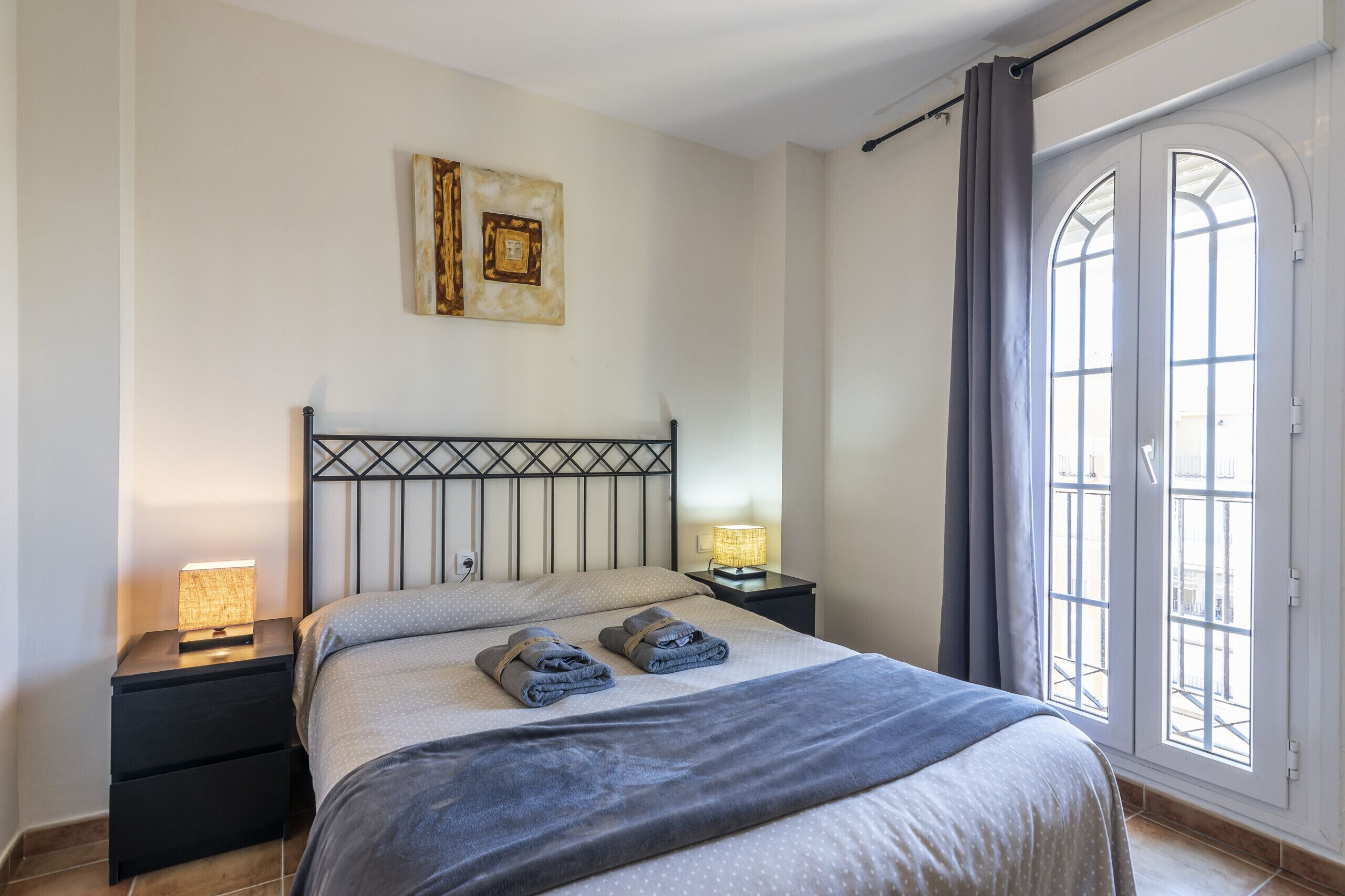 3 slaapkamers, een strijkplank/strijkijzer, gratis wifi, beddengoed