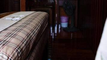 Quarto casal conforto, sacada, vista para o oceano | Escrivaninha, quartos à prova de som, Wi-Fi de cortesia, roupa de cama