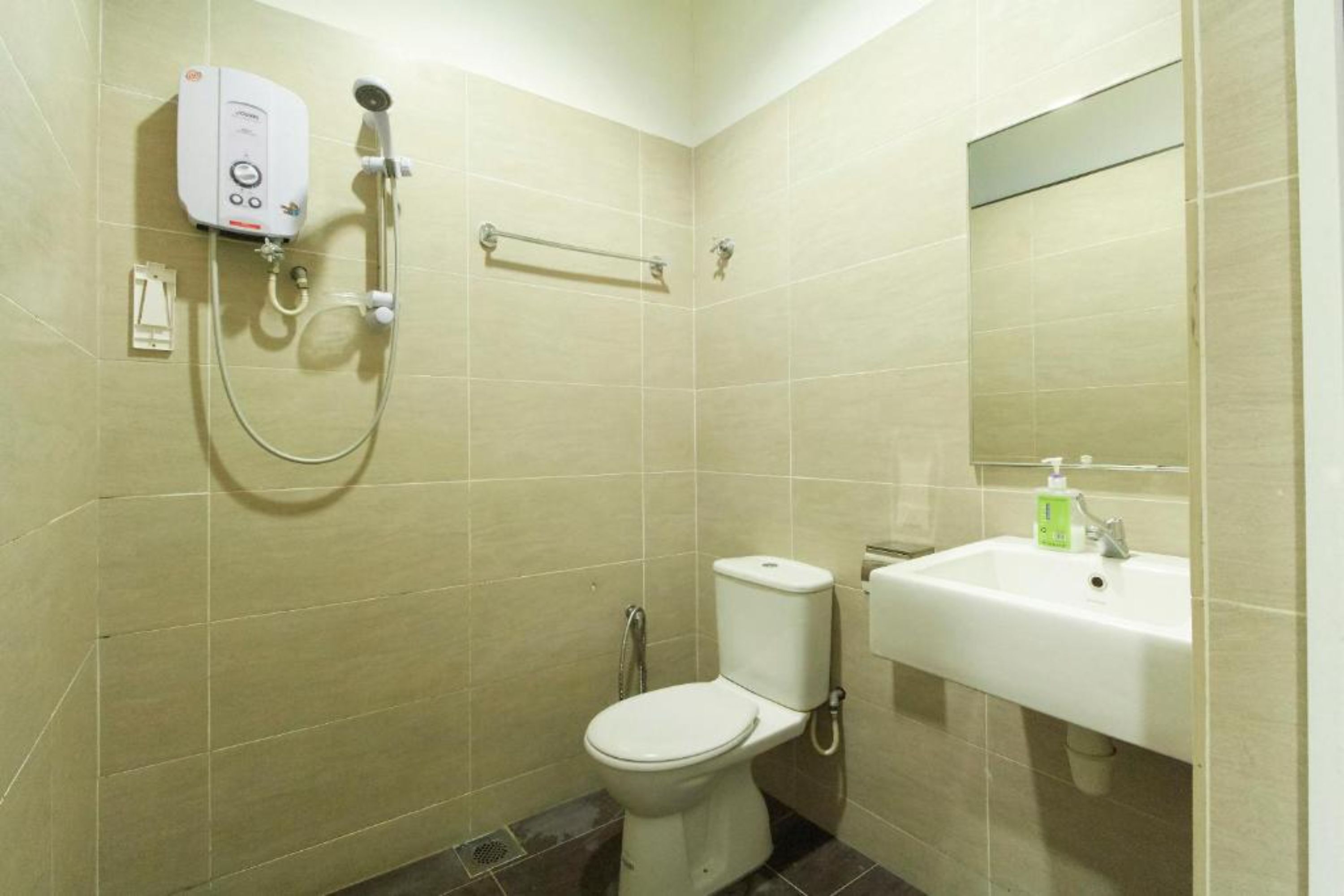 triple deluxe | bathroom | shower, free toiletries, hair dryer, bidet