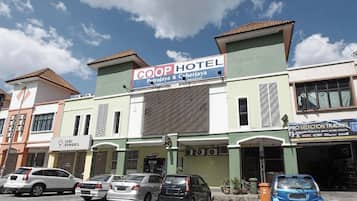 Deluxe Single Room | Meja, seterika/papan seterika, Wi-fi percuma, cadar katil