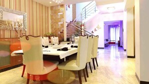 Family dining - Swiss Royal Suites (Bengaluru)