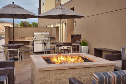 克洛維萬豪唐普雷斯套房飯店