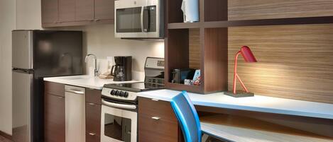 1 habitación, colchones con pillow-top y escritorio