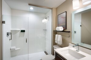 Artículos de higiene personal gratuitos, secador de pelo y toallas
