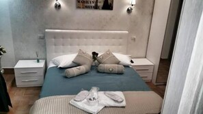 Suite familiare, cucina | Una scrivania, insonorizzazione, ferro/asse da stiro, Wi-Fi gratuito