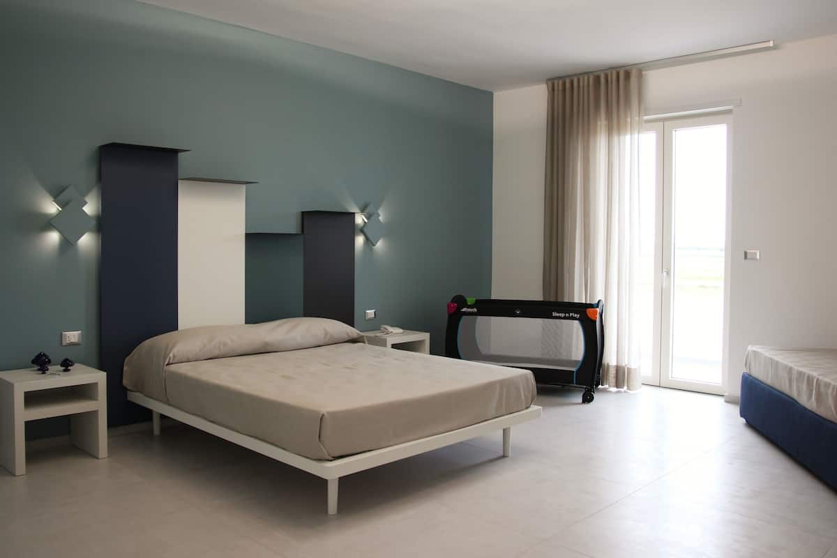 In-room safe, desk, soundproofing, cots/infant beds