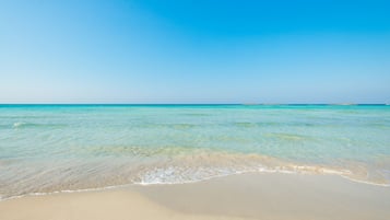 Una spiaggia nelle vicinanze