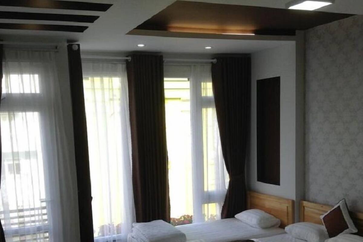 Deluxe Triple Room | In-room safe, desk, iron/ironing board, WiFi (free)