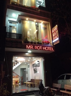Front of property - evening/night - Mr Rot's Secret Hotel - Hostel (Da Lat)