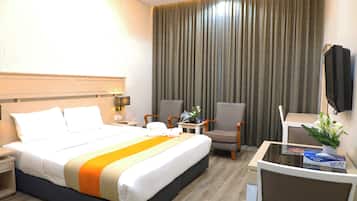 3 bedrooms, Egyptian cotton sheets, in-room safe, blackout drapes