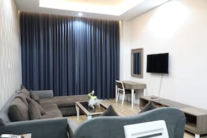 特級雙人或雙床房, 2 間臥室 | 客廳 | 32 吋LED 電視連精選電視頻道、電視