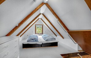 2 Schlafzimmer, Reisekinderbett