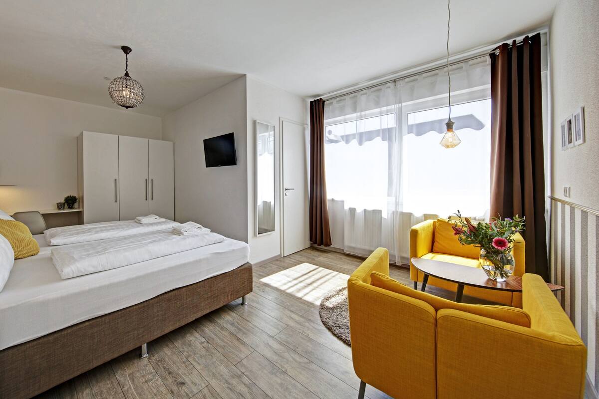 Double Room | 1 bedroom, hypo-allergenic bedding, individually decorated, desk
