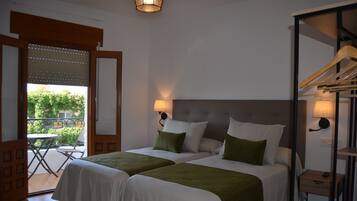 Superior Double Room | Desk, laptop workspace, iron/ironing board, free WiFi