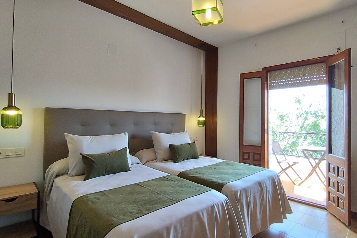 Bureau, espace de travail pour ordinateur portable