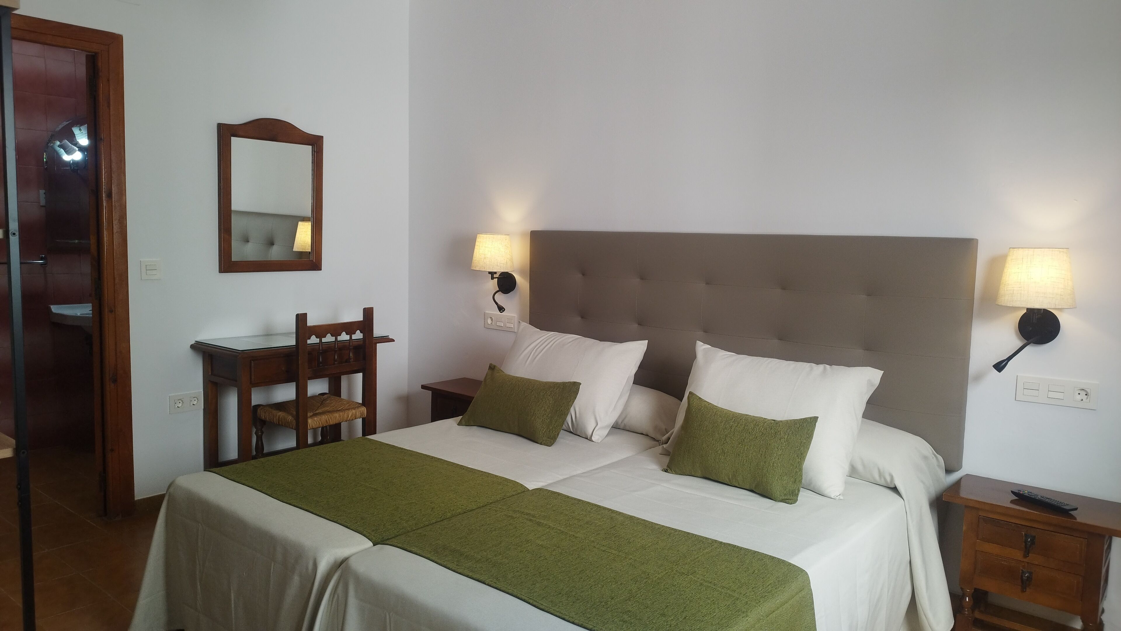 Bureau, espace de travail pour ordinateur portable