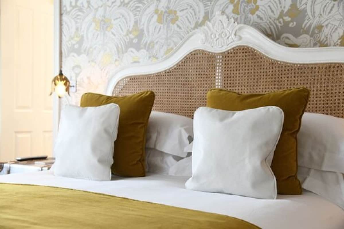 Luxury Suite, 1 Bedroom | 1 bedroom, premium bedding, minibar, in-room safe