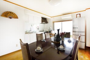 Villa | In-room dining