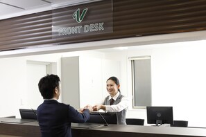 ฝ่ายต้อนรับ