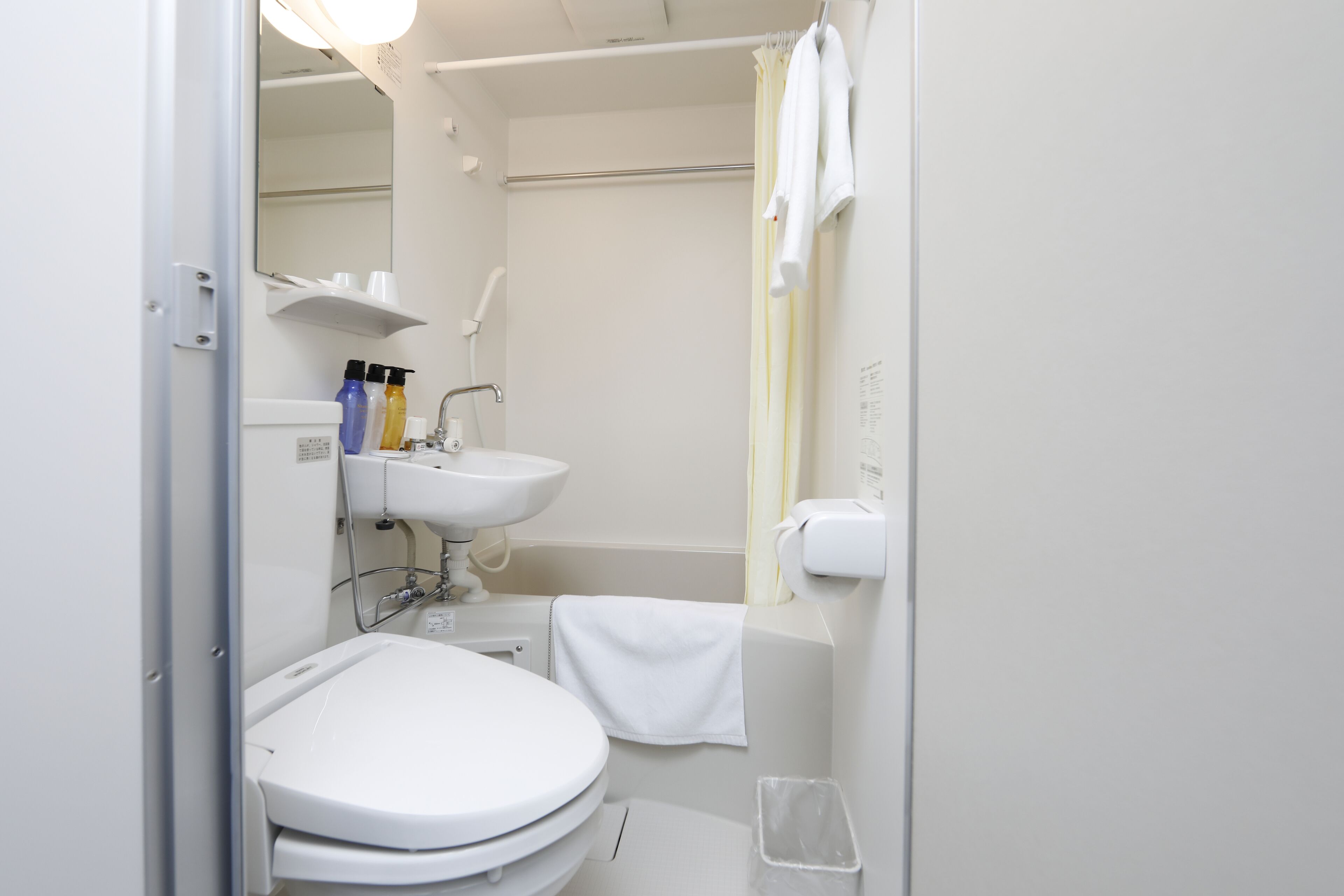 combined shower/bathtub, free toiletries, hair dryer, slippers