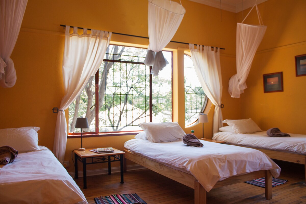 Chambre Triple, salle de bains commune