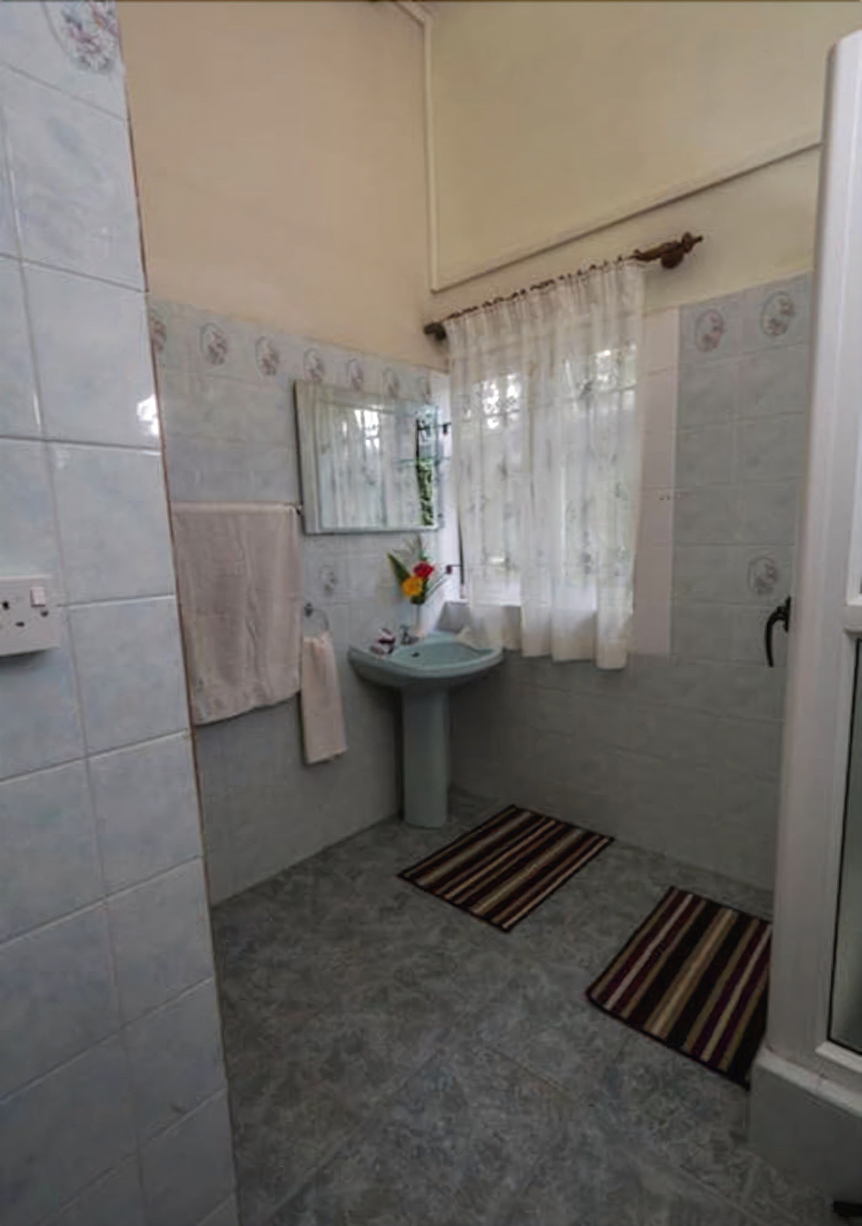 Biệt thự, 4 phòng ngủ, quang cảnh vườn | Phòng tắm | Buồng tắm vòi sen, khăn tắm 