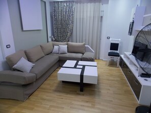 Iron/ironing board, rollaway beds, free WiFi - Doka Apartments (Sarandë)