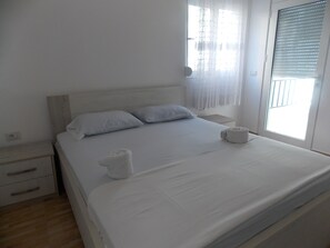 Iron/ironing board, rollaway beds, free WiFi - Doka Apartments (Sarandë)