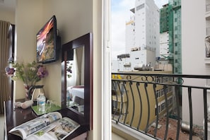 Minibar, két bảo mật tại phòng, bàn