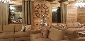 Coin salon dans le hall