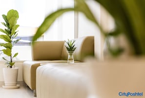 Lobby sitting area - City Poshtel (Ho Chi Minh City)