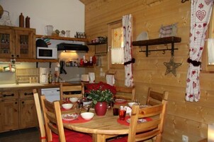 Comfort-íbúð - mörg rúm - reyklaust | Einkaeldhús | Ísskápur, örbylgjuofn, bakarofn, eldavélarhellur