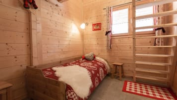 Apartamento conforto, várias camas, para não fumantes | Área de estar | TV de tela plana, brinquedos