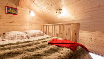 Premium bedding, blackout curtains, free cots/infant beds, free WiFi