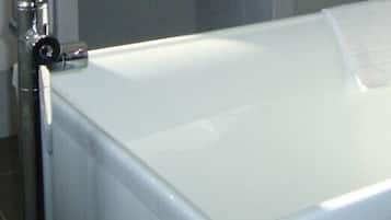 Ducha, artículos de higiene personal gratuitos y secador de pelo