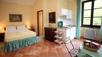 Studio, 1 Queen-Bett | Bügeleisen/Bügelbrett, Babybetten, Zustellbetten, kostenloses WLAN