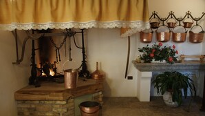 Fireplace - All' Antica Scuderia del Castello (Maiano)