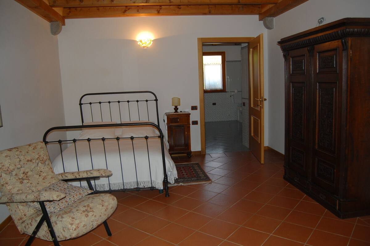Chambre Quadruple, accessible aux personnes à mobilité réduite | Lits bébé (en supplément), Wi-Fi gratuit, draps fournis