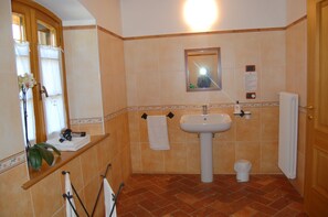 Bathroom - All' Antica Scuderia del Castello (Maiano)