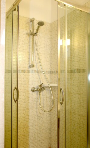 Bathroom shower - Bed and Breakfast L'Aranceto (San Donaci)