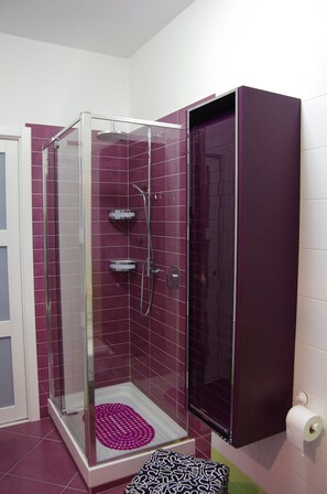 Suite, 2 Bedrooms, Garden View | Bathroom shower - La magnolia B&B (Baronissi)