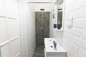 City Studio, 1 Double Bed with Sofa bed | Bathroom