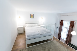 City Studio, 1 Double Bed with Sofa bed | Desk, iron/ironing board, free WiFi