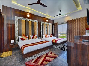 Deluxe Double or Twin Room, 1 King Bed