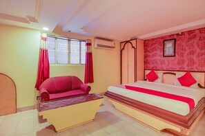 Bed sheets - OYO Flagship 12273 Hotel Indraprastha (Chhatrapati Sambhajinagar)
