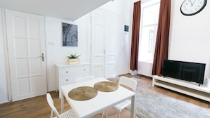 Leilighet – city, 4 soverom | Spiseområde på rommet