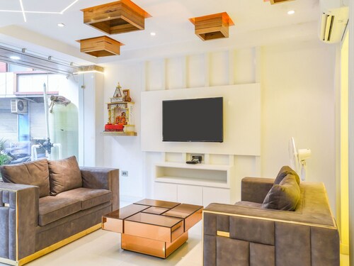 Capital O 16131 Mohit Guest House